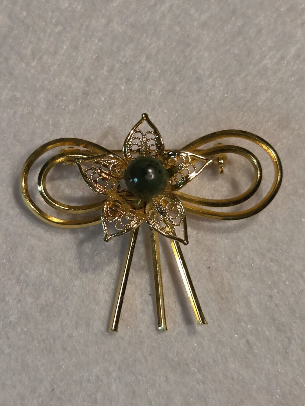 Vintage Gold-Tone Floral Filigree Bow Brooch with Green Stone